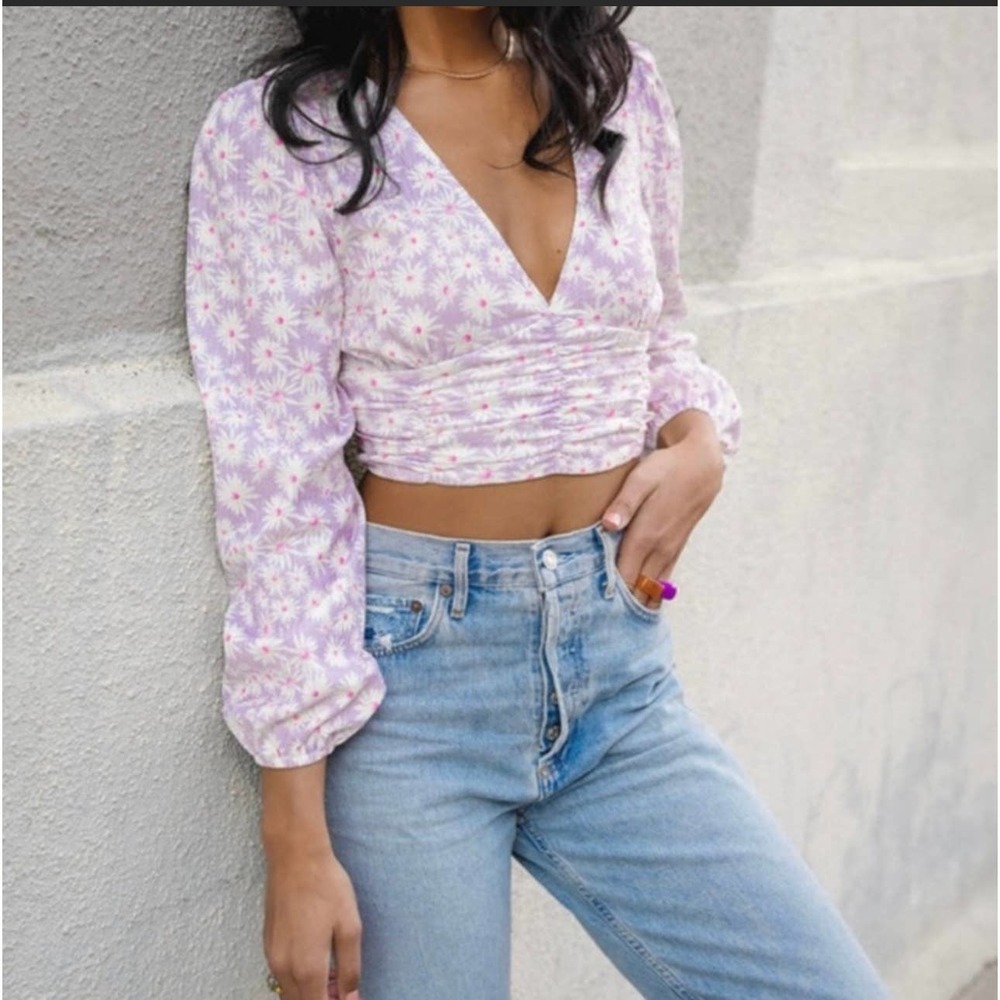 Elodie Chloe Lavender Floral Long Sleeve V-Neck Shirred Crop Top NWT Size Large